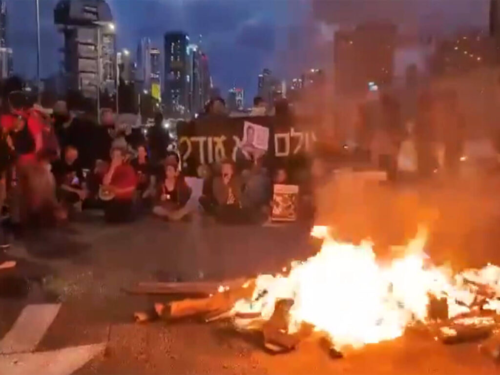 Chaos in Israel: Calls for Ceasefire Amidst Street Protests